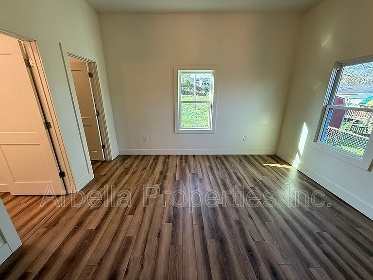 829 Hamilton St — Photo 16