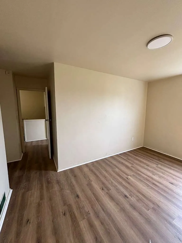 3 bed, 1000 sqft, $1,150 — Photo 2