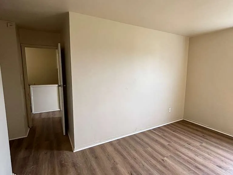 936 S Central Dr — Photo 2