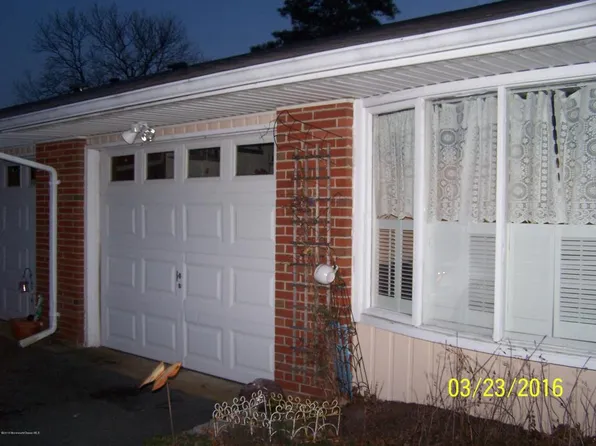 408A Portsmouth Dr, Lakewood, NJ 08701