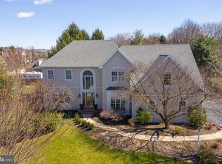 2704 Primrose Ln, York, PA 17402