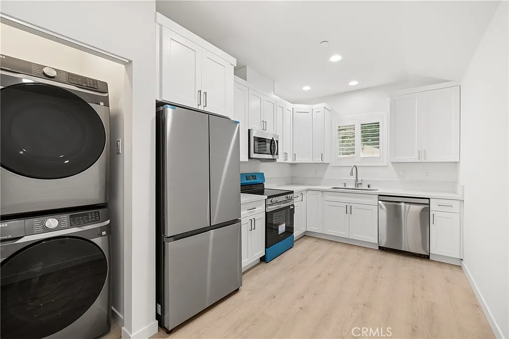 2 bed, 822 sqft, $3,500 — Photo 1