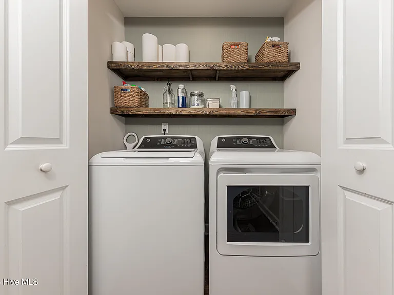 137 Wilburne Dr — Photo 31