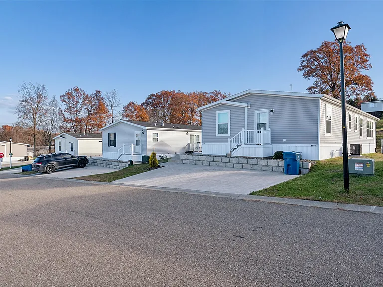 Lake Sherman Village — Photo 16