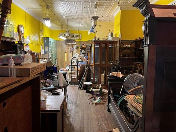 4th image of 389 Van Duzer St