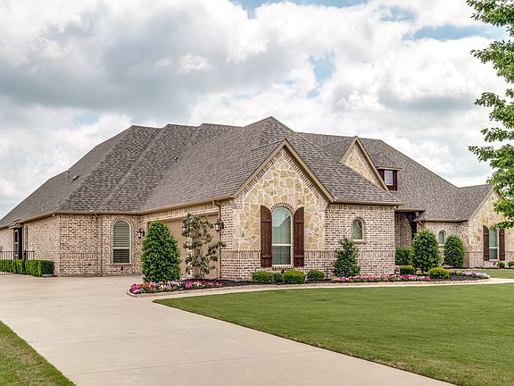 3rd image of 3202 Twin Lakes Dr