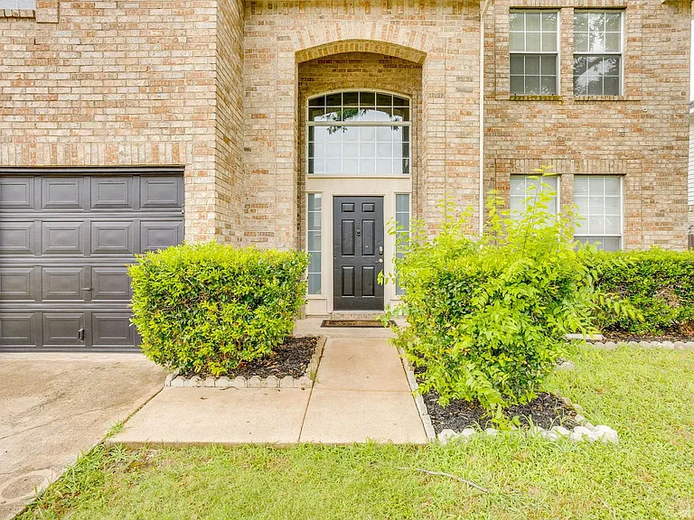 2701 Clovermeadow Dr — Photo 4