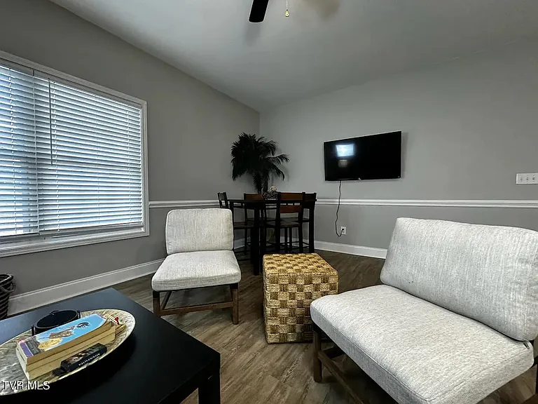 169 E Grande Ave #100 — Photo 9