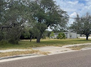 1403 S Live Oak St, Rockport, TX 78382