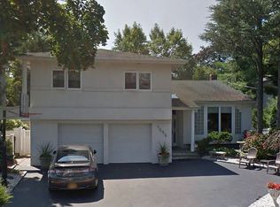 1896 Leslie Ln, Merrick, NY 11566