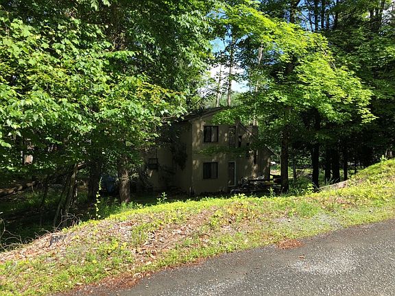 2nd image of 9 Commanche Dr