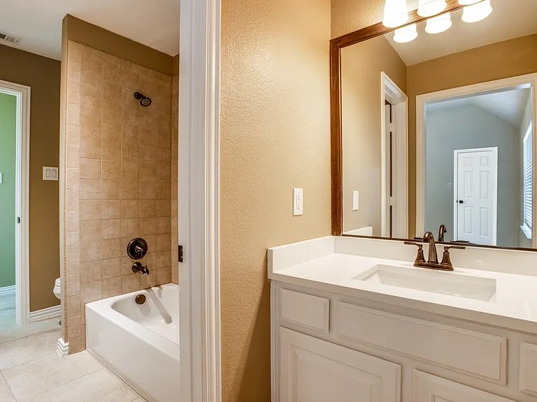 13336 Thornton Dr — Photo 24
