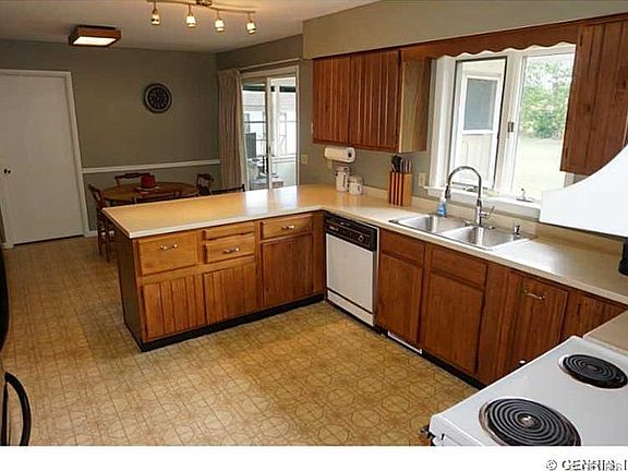 5th image of 6122 Willow Dr