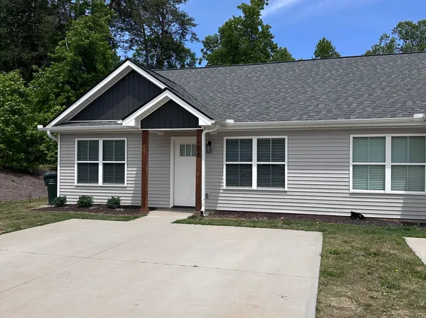 106 Lakeside Dr, Taylors, SC 29687