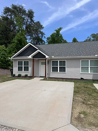106 Lakeside Dr Photo 1