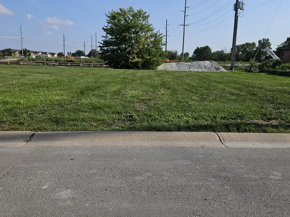 444 Megan Way, Munster, IN 46321