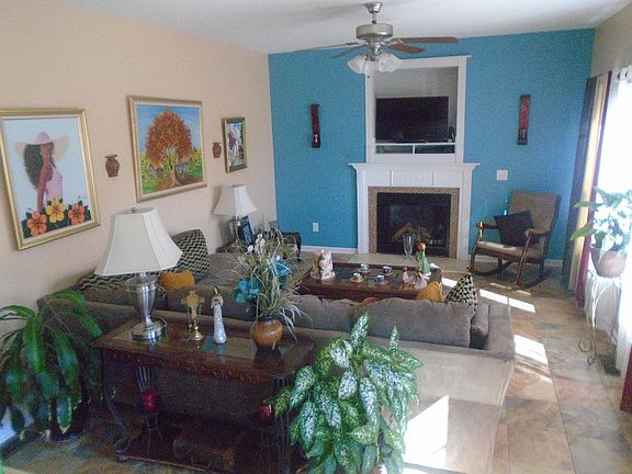 3rd image of 163 Snowberry Ln