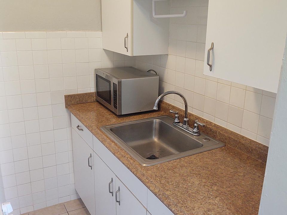 1st image of 448 W Barry Ave #1001