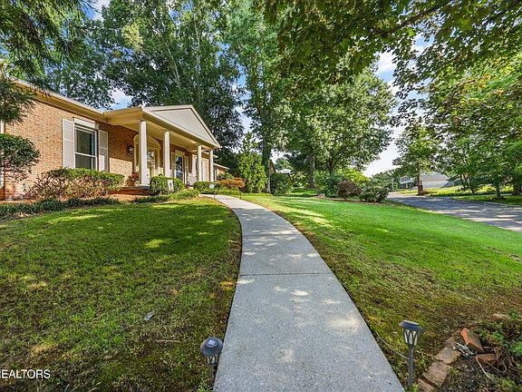 4th image of 9632 Briarwood Dr