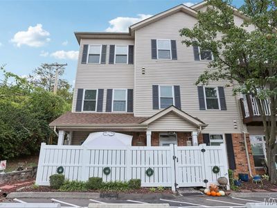 1275 Gardens Circle Dr APT A, Saint Louis, MO, 63125