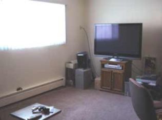 609 Market St S APT 2, Shakopee, MN 55379