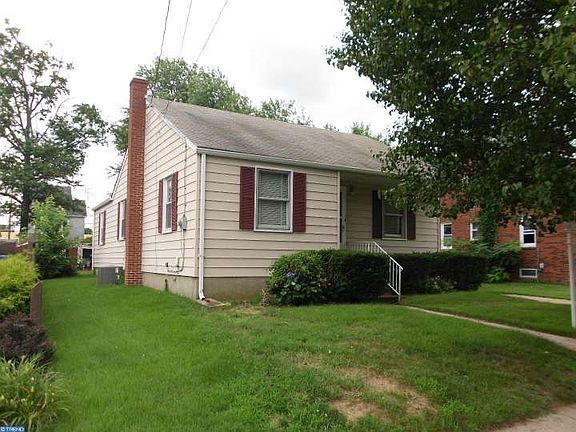 2nd image of 829 Moorland Ave