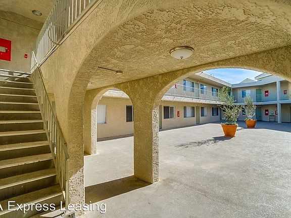 3rd image of 3638 W 113th St APT 14
