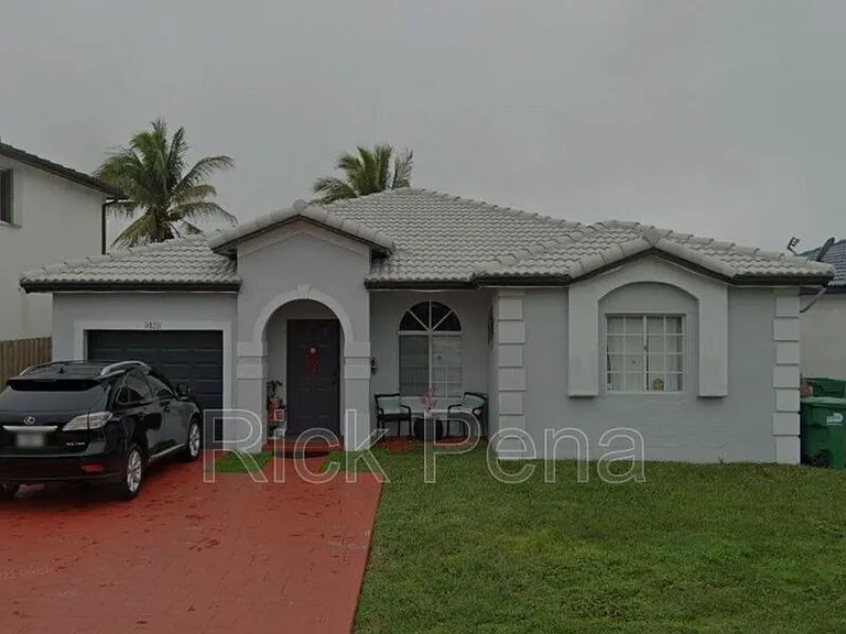 9128 SW 162nd Pl — Photo 1