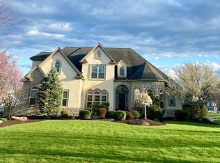 206 Eagle View Dr, Bath, PA 18014