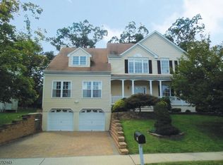 19 Roderer Dr, Raritan, NJ 08869