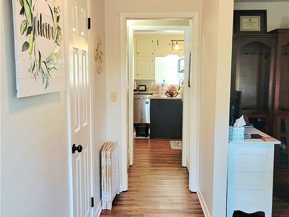 2nd image of 1605 Booth St