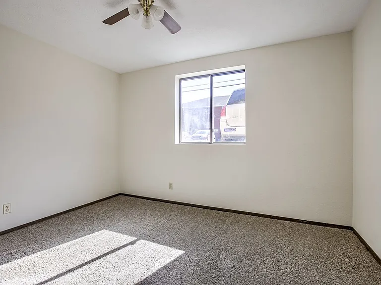 1025 E St — Photo 17