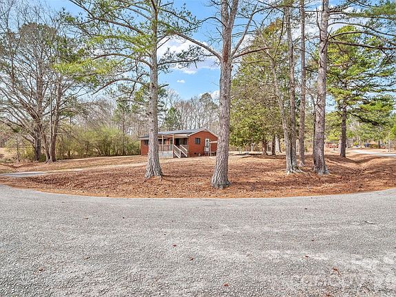 3rd image of 3489 Oakridge Rd