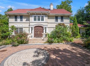 87 Arleigh Rd, Great Neck, NY 11020