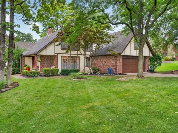11009 Delmar St, Leawood, KS 66211