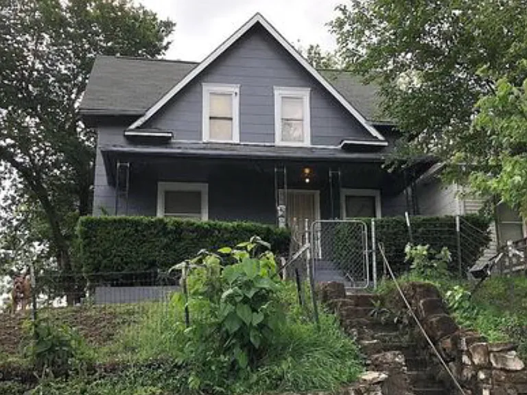 1601 Oakley Ave — Photo 3