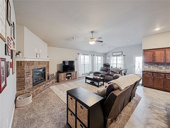 5th image of 6010 NW Hancock St