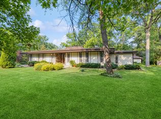 915 Hickory Rd, WOODSTOCK, IL 60098