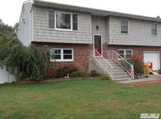 60 Frederick Ave, Babylon, NY 11702