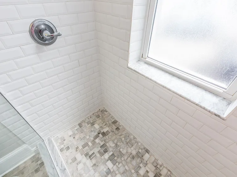 Charming Renovated Apartments in the Heart of Ardmore — Photo 16