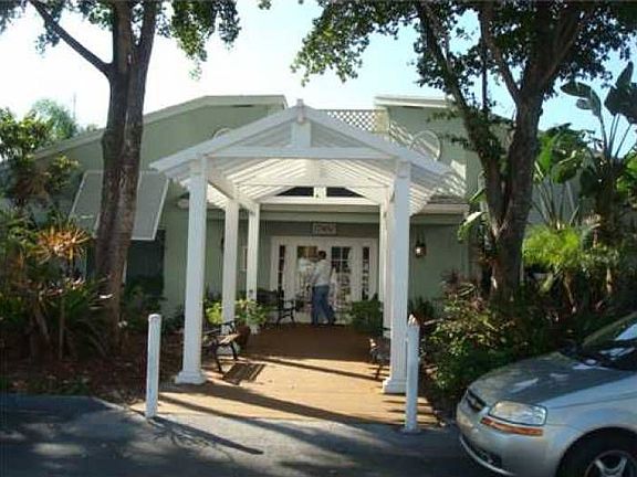 CLUB HOUSE
