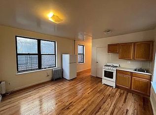 7735 164th St APT 2B, Fresh Meadows, NY 11366
