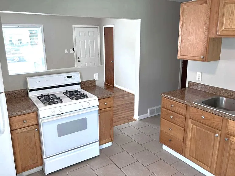 577 E Hudson Ave — Photo 12