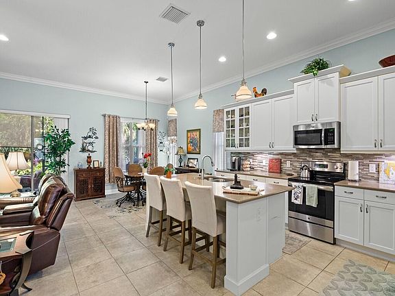 3rd image of 1707 Belmont Circle SW
