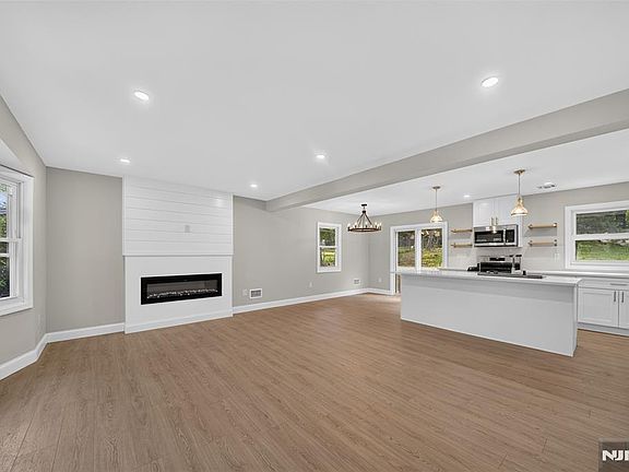 2nd image of 478 Ramapo Valley Rd