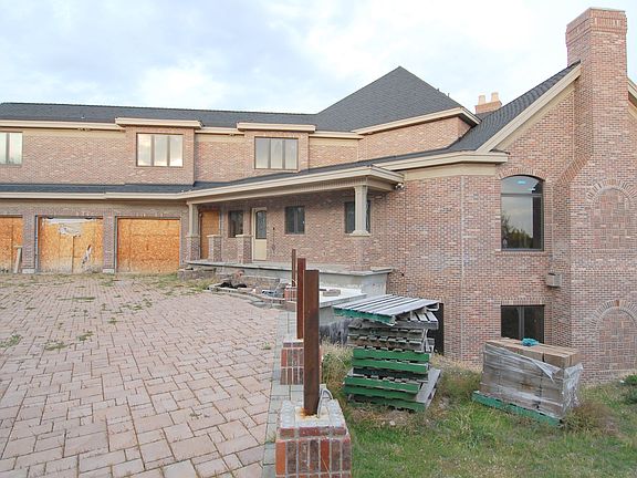 3rd image of 330 Sheffield Cir