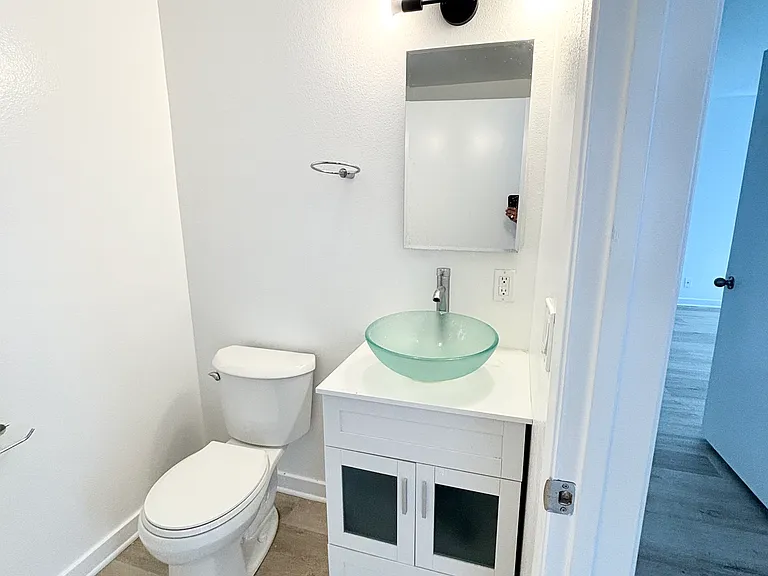 555 Oak St #301 — Photo 7