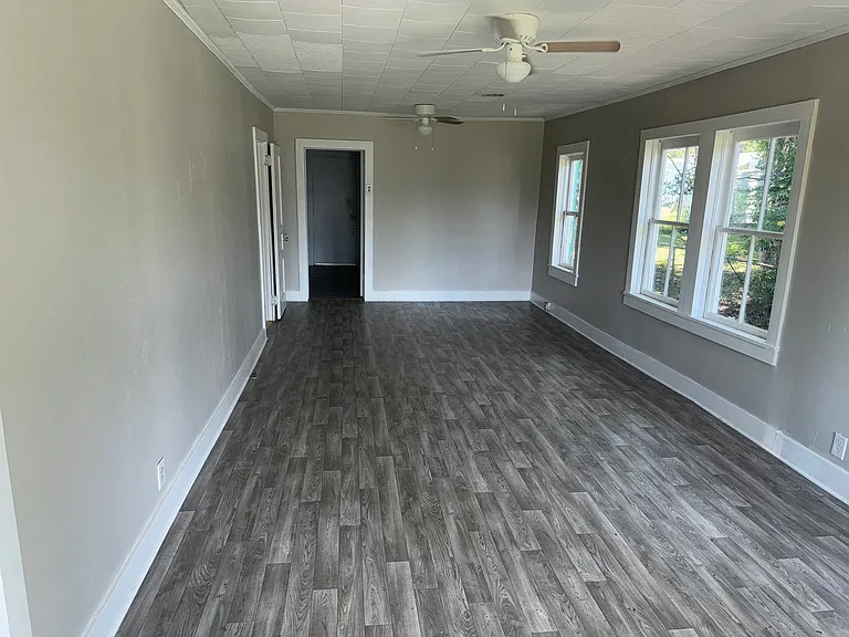 740 W Merrill St — Photo 8