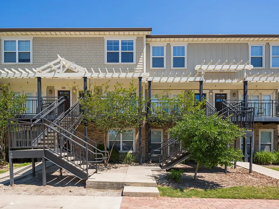 1725 Harvey Mitchell Pkwy S #1927