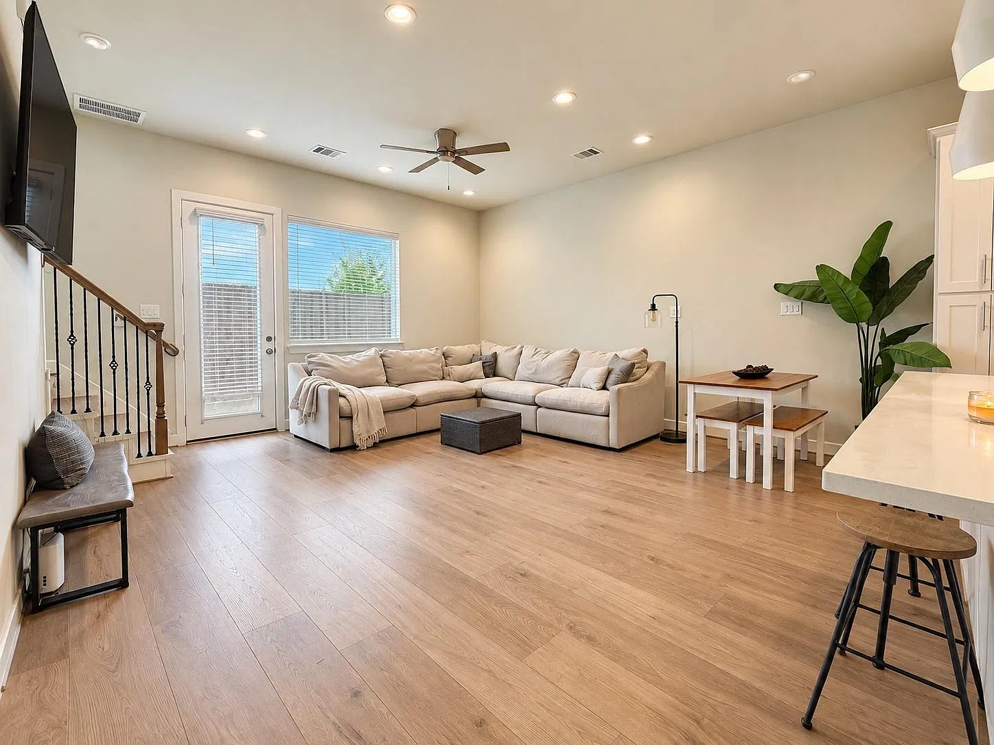 3 bed, 2.5 bath, 1509 sqft, $2,195 — Photo 3